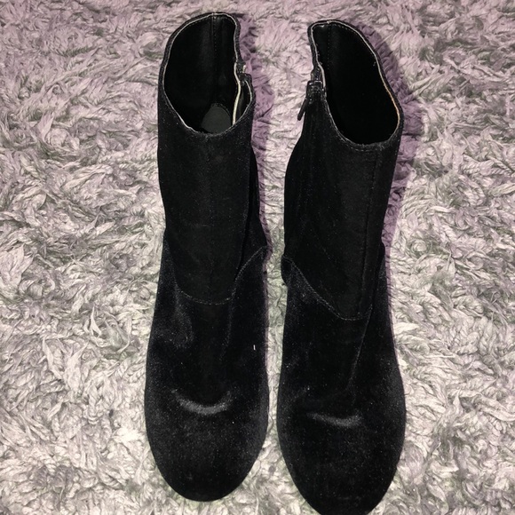 AMERICAN EAGLE OUTFITTERS VELVET BLACK BOOTIES - Picture 7 of 11
